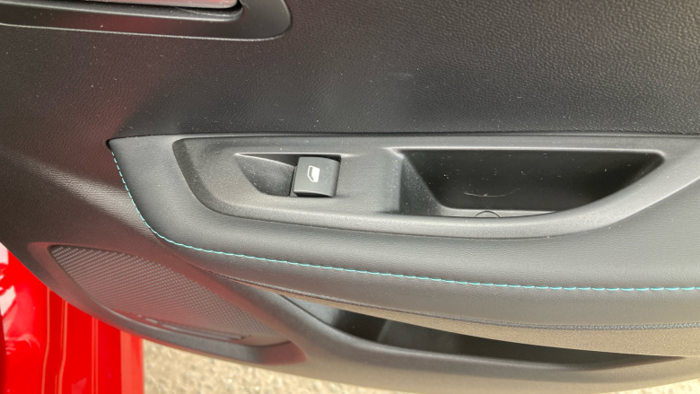 Peugeot 208 1.2 PureTech 100 Allure 5dr Petrol Hatchback